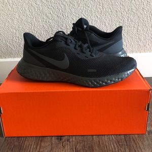 Nike Revolution 5